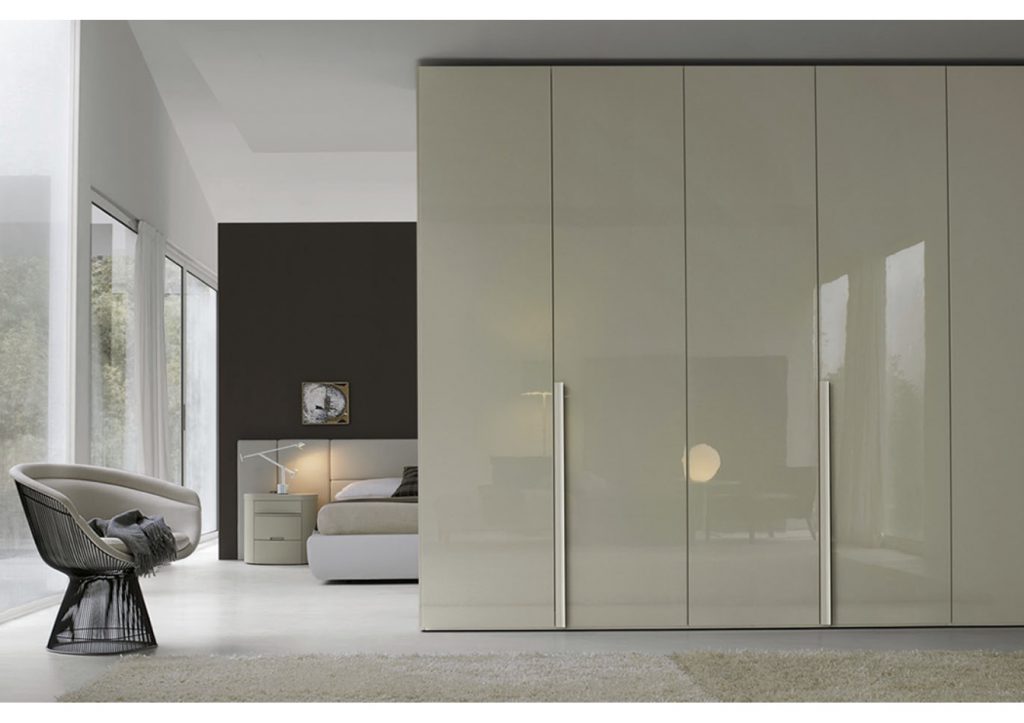 Bedroom furniture solutions: high gloss wardrobe