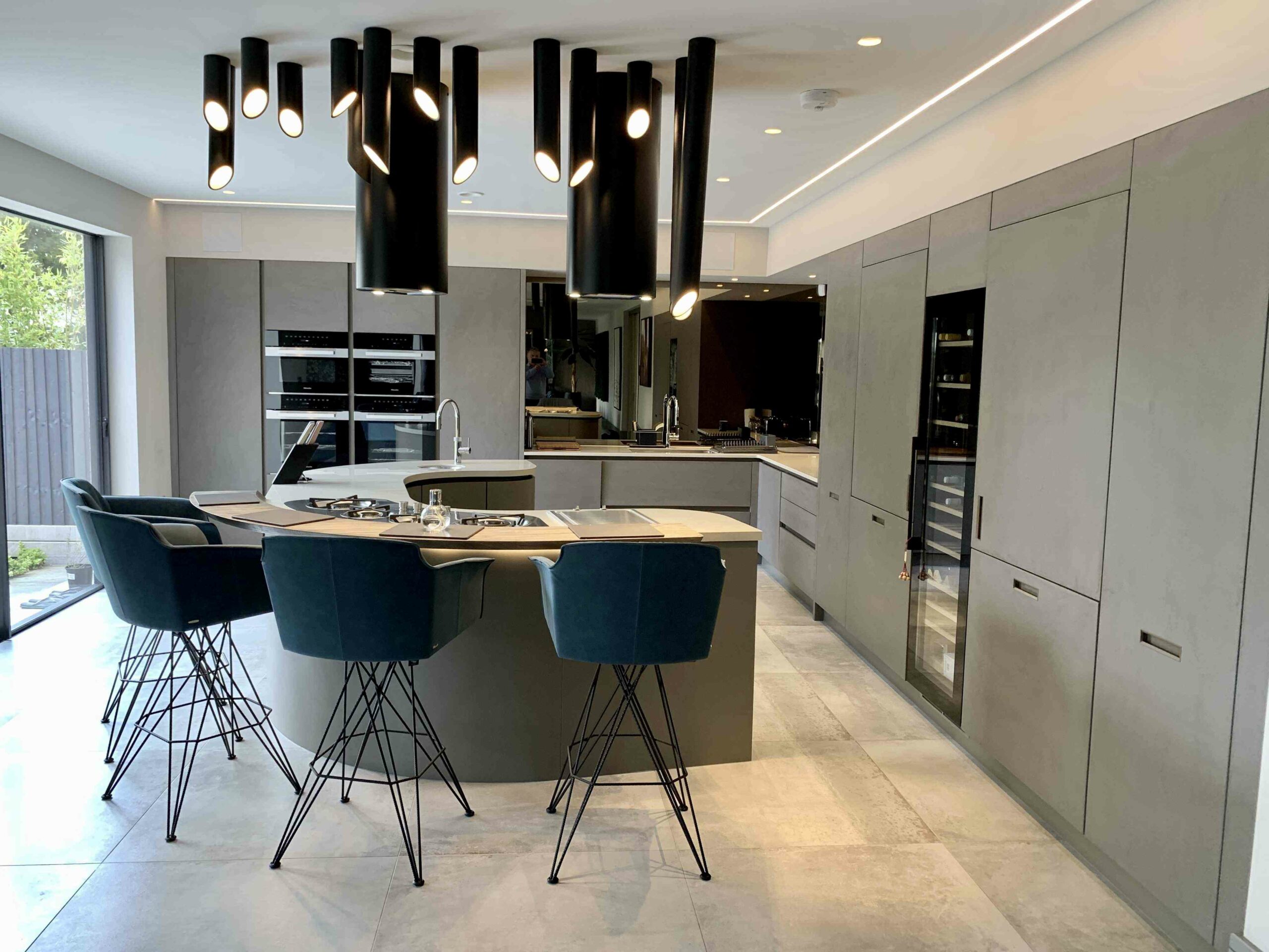 Modern Italian Range Kitchen with Matte Lacquer Finish whole kitchen view