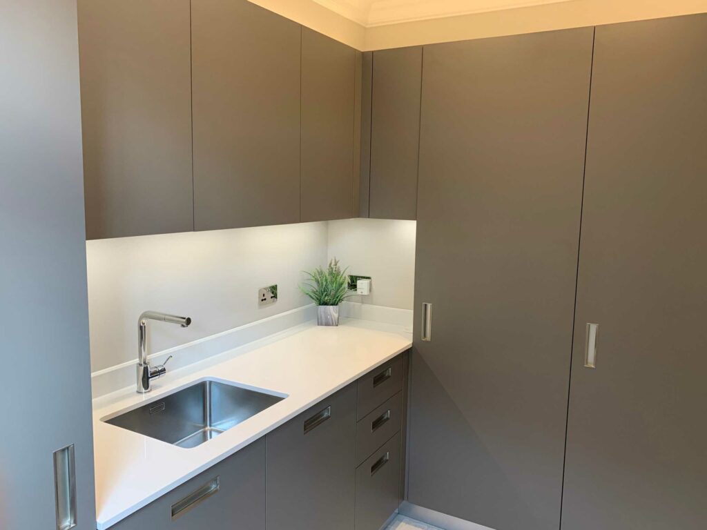 Italian Range Kitchen: Laundry Room