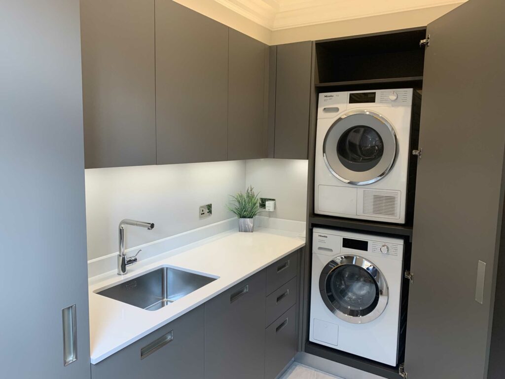 Italian Range Kitchen: Laundry Room Washer and Dryer