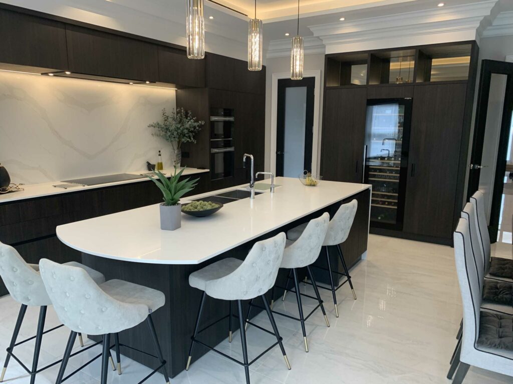 Italian Range Kitchen: Island